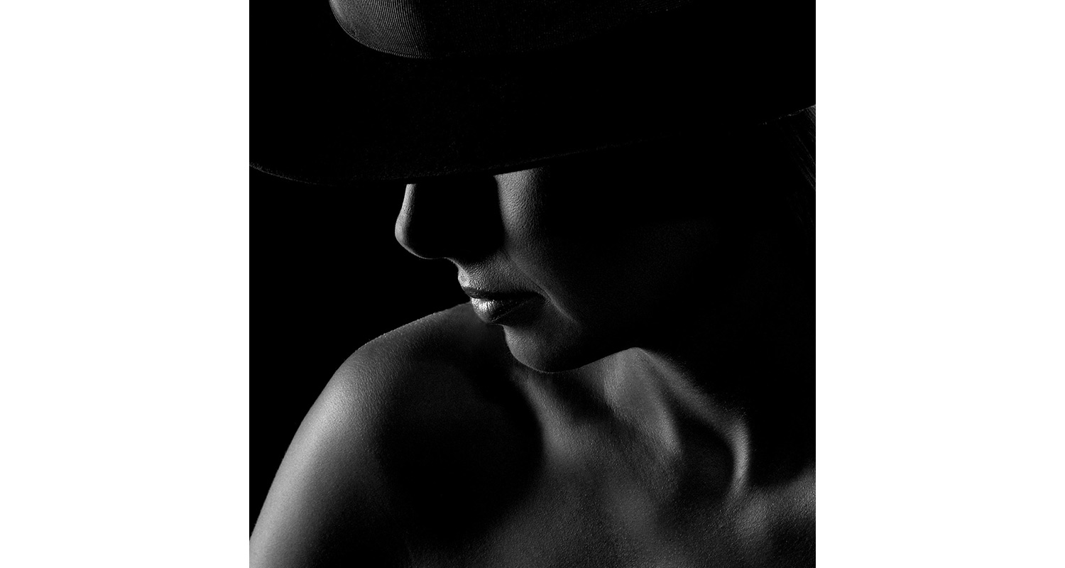 Sinnliches Aktportrait im Studio als Geschenk für den Mann.